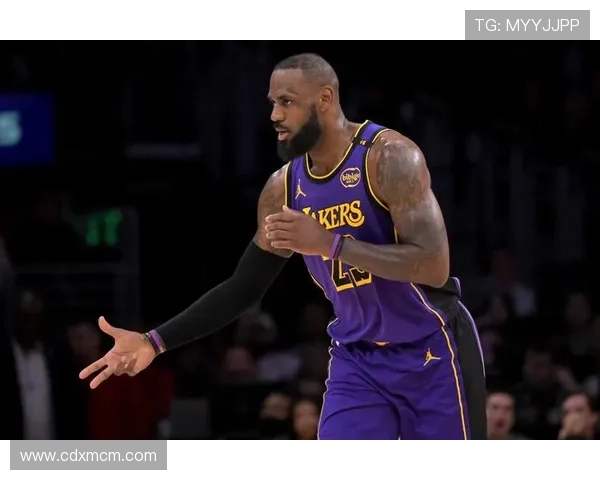 詹姆斯领衔湖人逆转击败勇士 砍下三双贡献关键胜利